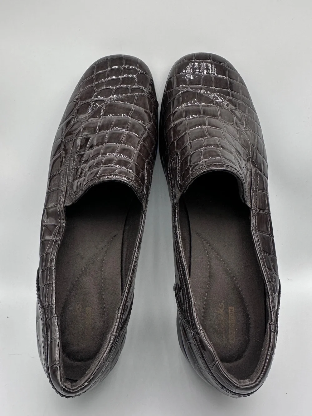 Clark’s Bendable Faux Croc-Embossed Slip-On Wedge Loafers in Dark Brown Size 11